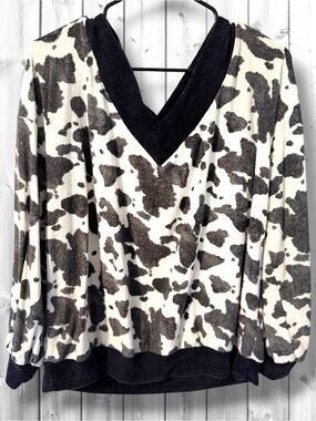🌼ODDY  V-Neck Sweater in white and Black print